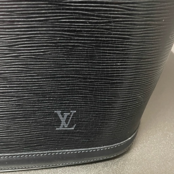 Authentic Louis Vuitton LV Lussac Epi Shoulder Bag. Excellent Condition! - Picture 2 of 9